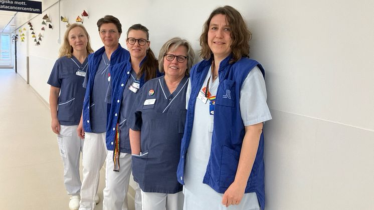 Delar av KIM-gruppen vid Södersjukhusets onkologiska klinik. Från vänster Susanne Bennet, Kathrin Wode, Åsa Alm, Madelen Palm och Tove Lindberg
