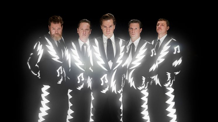THE HIVES TIL ROCKEFELLER!