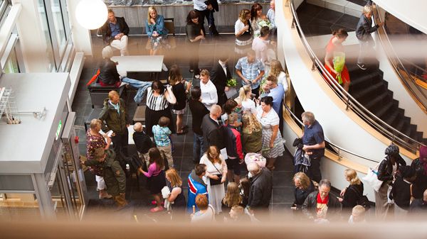 Över 850 studenter firades på avslutningshögtid på Högskolan Väst