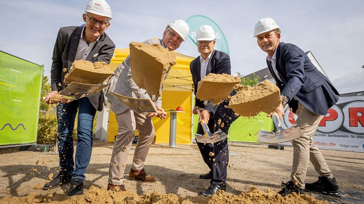 v.l. Thomas Karner, GF GPR GmbH, Thomas Meyer, Generalbevollmächtigter Avacon, Alfred Schaper, GF Avacon Natur, Markus Moßmann, Stadtrat für Nachhaltigkeit, Sicherheit und Recht