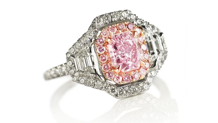 An important diamond ring set with a natural "fancy purplish pink" diamond weighing app. 1.05 ct. and "fancy pink" and white diamonds, mounted in 18k pink and white gold.