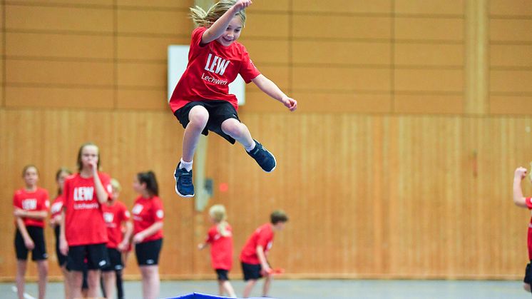 Die Leichtathletik Jugend des TSV Unterthingau zählte im vergangenen Jahr zu den Gewinner-Teams des „Leistung lohnt“-Wettbewerbs. (Thorsten Franzisi / LEW)