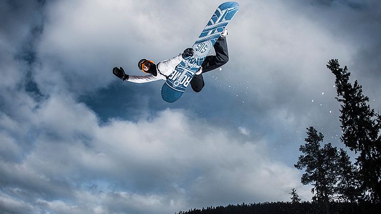 Snowboardåkaren Niklas Mattsson  i Kläppen Snow Park där JVM i freeski och snowboard ska arrangeras 7–13 april 2019. Foto: Daniel Bernstål.