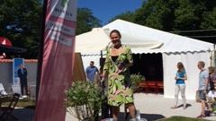 Riksbyggen planterar träd i Afrika – i Almedalen