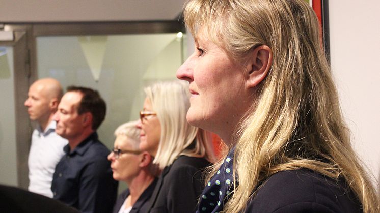 Flere af Forenede Service's medarbejdere var med, da kontrakten blev underskrevet