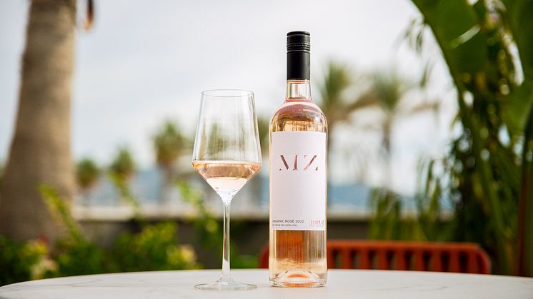 Hola MZ Rosé by Måns Zelmerlöw – succén är tillbaka på Systembolaget. 