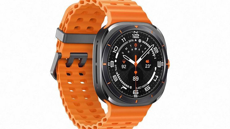 004-galaxy-watch-ultra-titaniumgray-l-perspective.jpg
