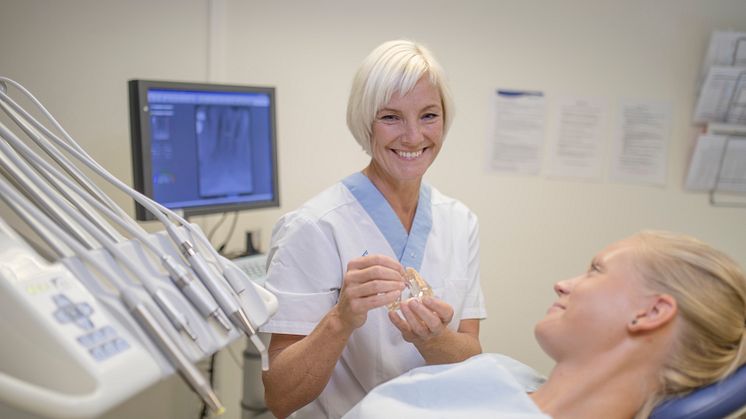 Pernilla Lundberg med patient