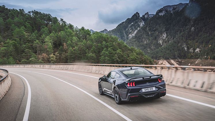 2024_FORD_MUSTANG_DARK-HORSE_3