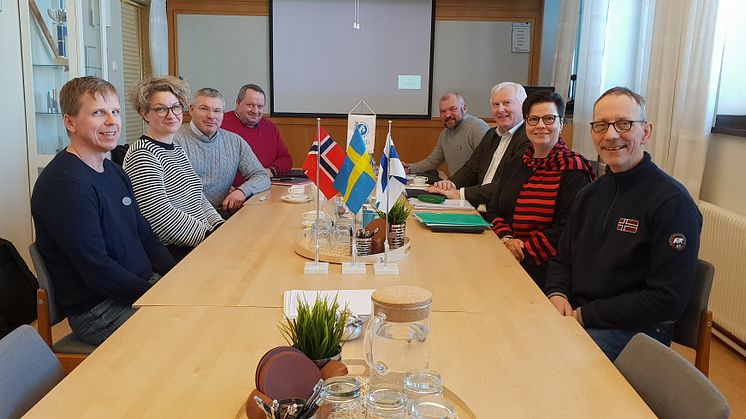 Från vänster med början närmast i bild: Jari Ylitapio, personalrepresentant, Nina Gustafsson-Åberg (SE), Staffan Landström (SE), Tero Hyttinen (FI) ordförande, Leif Lahti direktör, Peter Myklebust (NO), Anni Miettunen, (FI),  Arnold Eliseussen (NO)