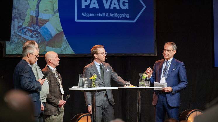 På Väg 2025 - mässans öppnande med infrastrukturministern och Trafikverkets generaldirektör.jpg