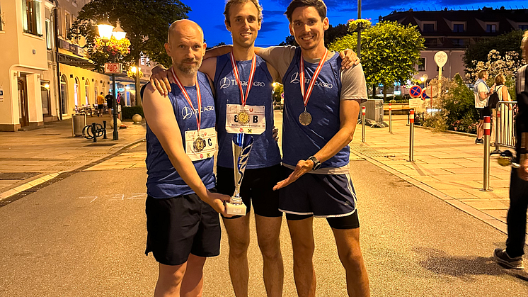 Christian Rauchhofer, Martin Pfaffeneder Kmen und Günter Fries mit Pokal