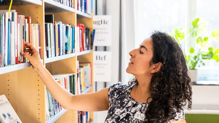 Internationella Engelska Skolan välkomnar lag om bemannade skolbibliotek