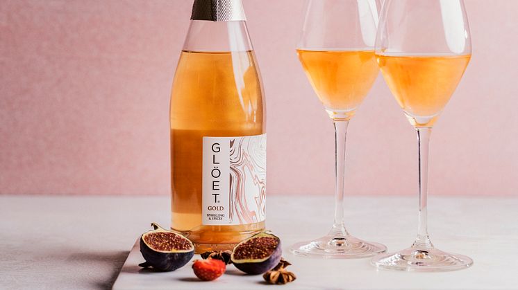 Den populära mousserande glöggen Glöet lanserar även i år en ny smak: Glöet Gold Sparkling, en Limited Edition som skimrar i guld!