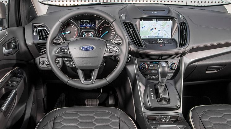 2016Kuga_Vignale_Milano_Grigio_039