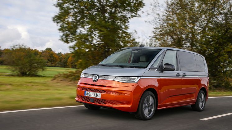 Den nye Multivan kommer i to karrosseristørrelser og med plug-in-hybrid-drivlinje til priser fra 479.995 kr.