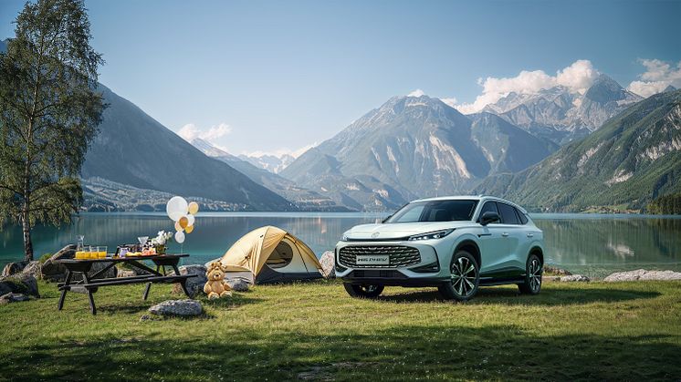 MG-HS-PHEV-exterior-lifestyle-1.jpg