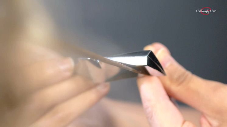 calligraphy cut® im Vergleich zum Scherenschnitt