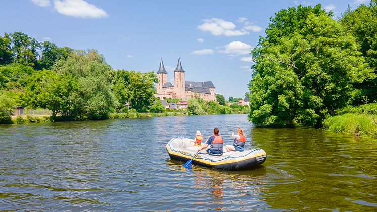 Aktivtourismus: Blick von der Mulde zu Schloss Rochlitz