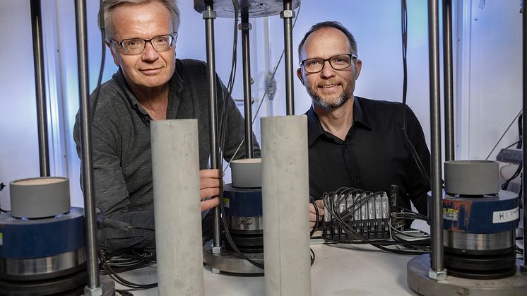 Mats Emborg, professor i byggmaterial och Martin Nilsson, professor i konstruktionsteknik vid Luleå tekniska universitet 