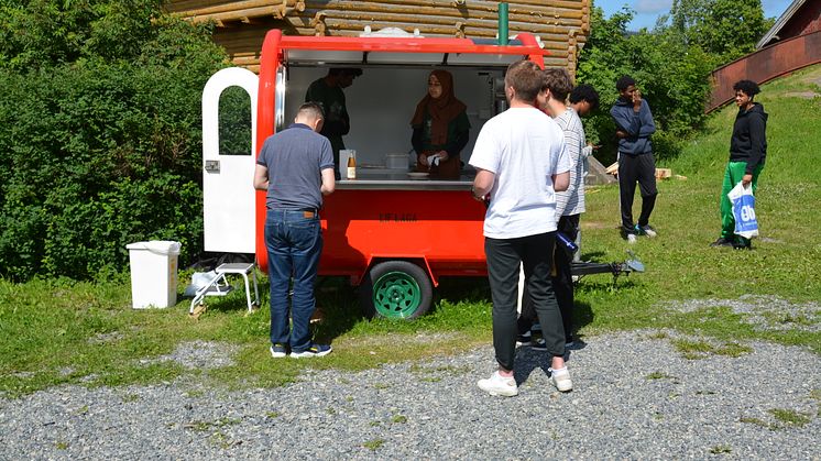 Alle er velkomne til Eplebua på Øvre Fossum gård, like ved Stovner sentrum