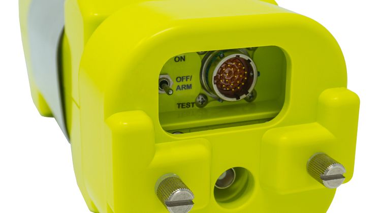 ACR Electronics - ARTEX ELT 4000M (left)