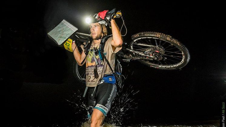 Klätterteknik säkrar den spektakulära starten av Nordic Island Adventure Race 2018