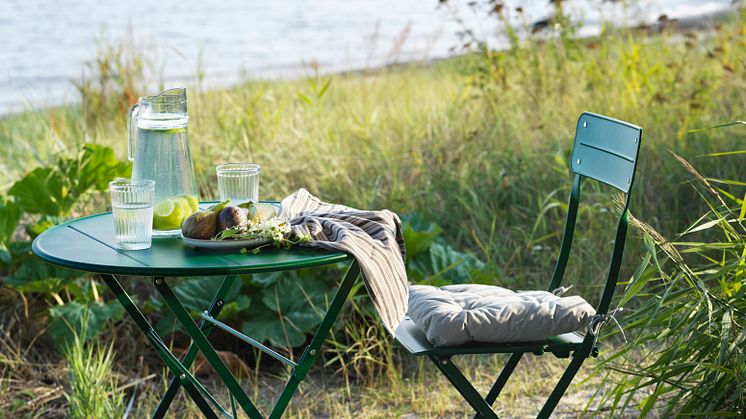 SUNDSÖ Bord og klapstole.jpg