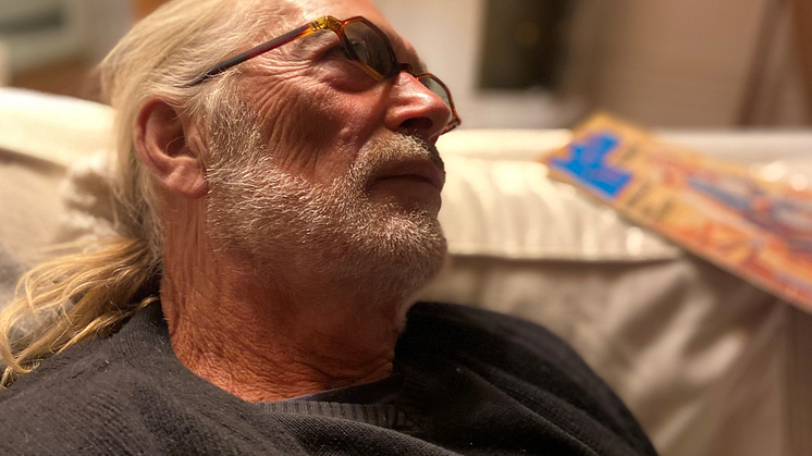 Bill Öhrström svensk blues ”Grand Old Man” släpper nytt album den 23 september - ett första smakprov är ”Älskling kom hem”!