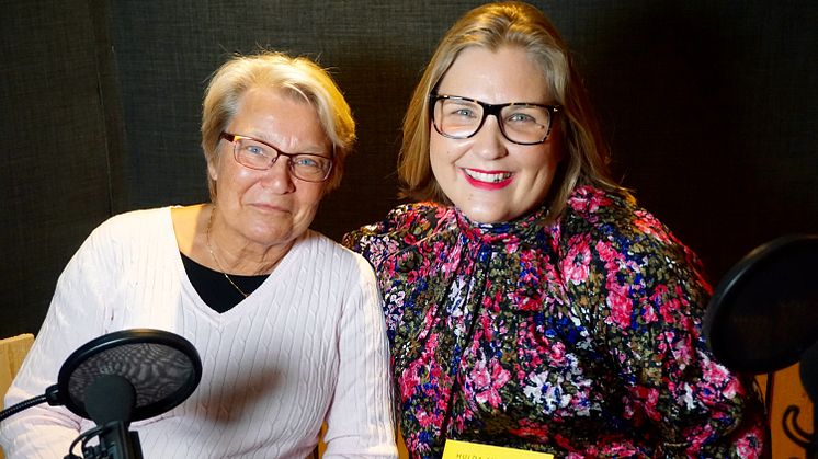 Gynekologen Annika Valentin och modejournalisten Hulda Andersson, känd från SVT:s Gokväll, pratar om endometrios i Danderyds sjukhus podd Freja.
