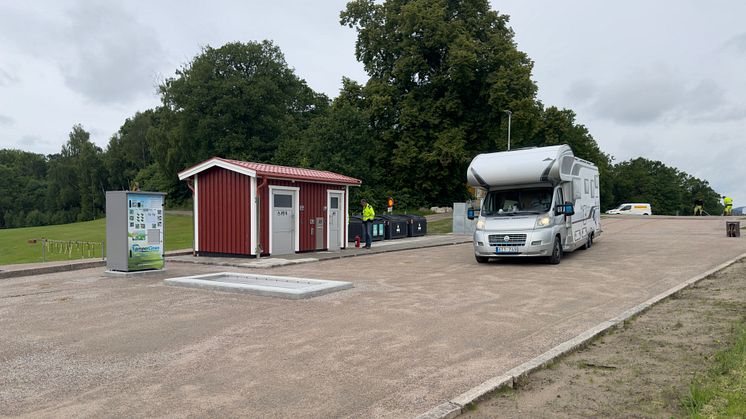 husbil vid servicehuset.jpg