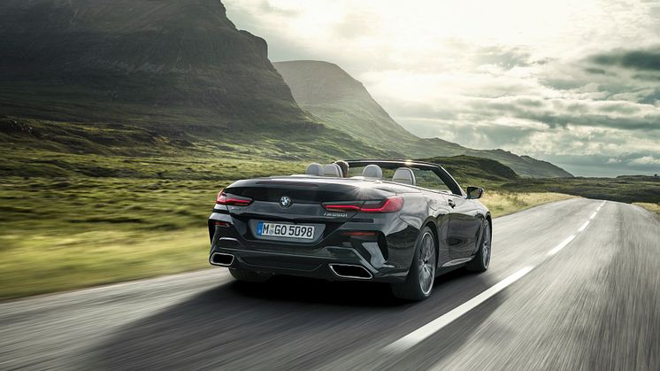 Ensimmäinen BMW 8-sarjan Cabrio: ylellistä avoautoilua urheilullisesti mutta elegantisti 