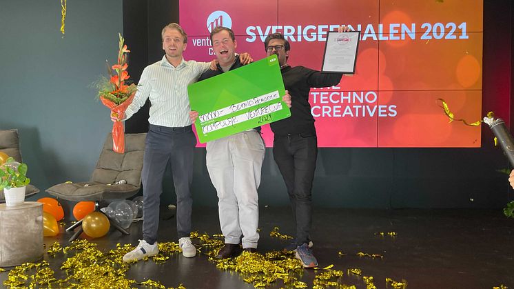Teamet från Compular firar vinsten i Sverigefinalen!