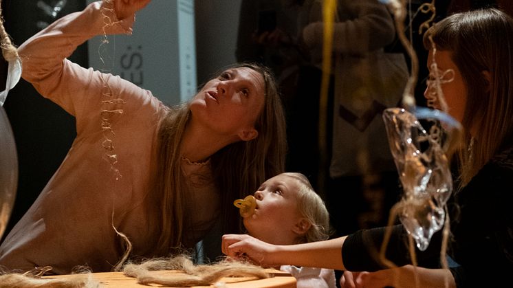 Baum and Leahy, Cometabolise: A Holobiont Dinner, 2021. Detalje, Verden er i dig, Medicinsk Museion og Kunsthal Charlottenborg, 2021. Foto af Marlene Anne Lough.