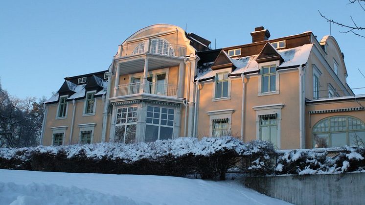 Villa Svalnäs i snötäcke
