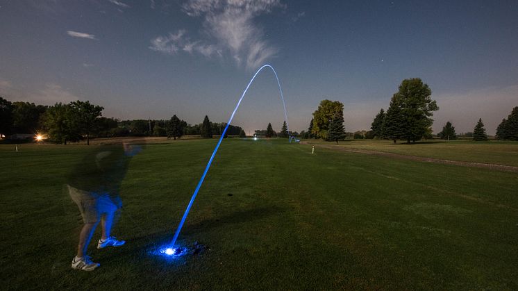 Lysande golfboll