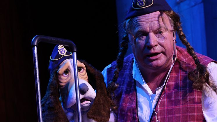 Premiär för "Hundraåringen" med Claes Malmberg på Tjolöholms slott sommarteater!