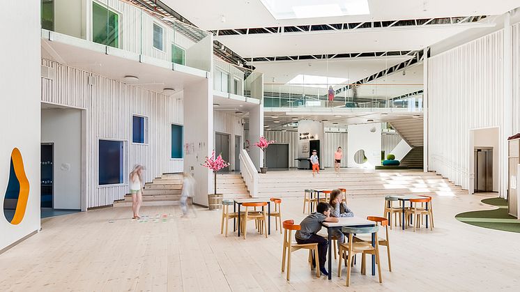 LINK arkitektur har utformat Brinkskolan i Täby; ett exempel på hur en genomtänkt, fysisk miljö kan bidra till en tryggare skolvardag. Foto: Hundven-Clements Photography 