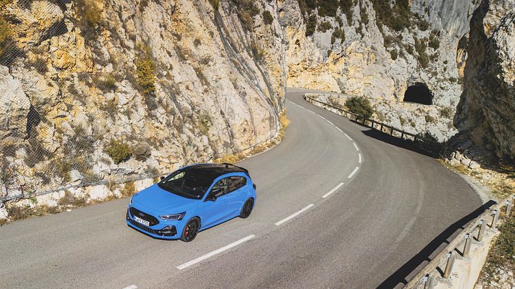 2024_FORD_FOCUS-ST_03.jpg