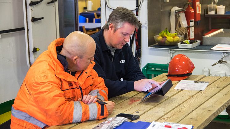 “There is potential for improving communication between sailors and land and between sailors themselves. This is something that “Yammer” can contribute to”, says Brian Schildt who has facilitated the implementation of Yammer.