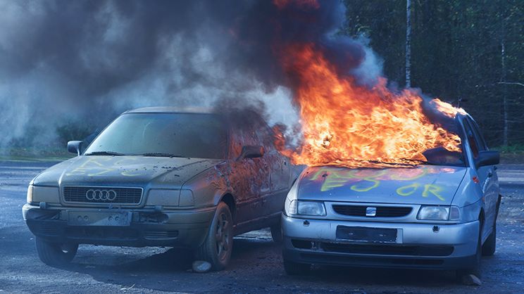 I över sex minuter lyckades bilen som besprutats med AVD stå emot branden och förhindra att den spreds. Foto: Håkan Linger