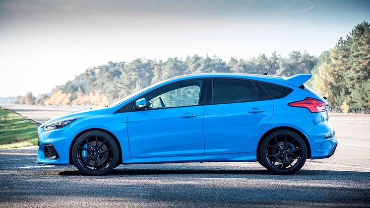 A Ford egyre több autót gyárt az európai piacra: a vadonatúj Focus RS első példánya legördült a gyártósorról