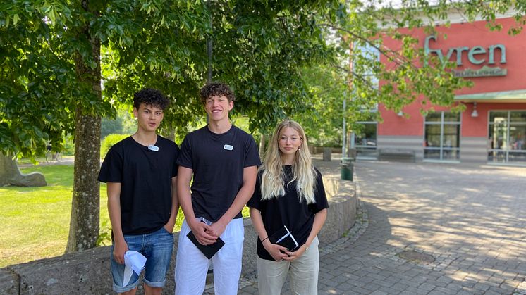 Kevin Hesselgren, Hjalmar Ljuca Forsman och Emmy Ahokas jobbar som unga kommunutvecklare i sommar.