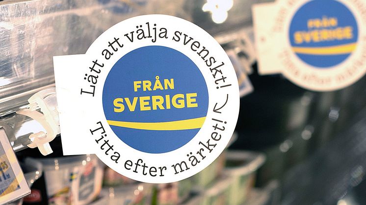Butikspaketen innehåller bland annat en rund utstickare som skapar uppmärksamhet på hyllkanten. Finns även med märkena Kött från Sverige och Mjölk från Sverige.