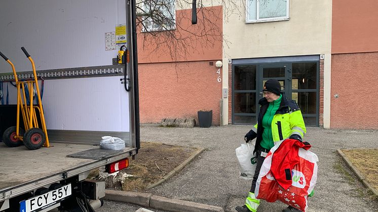 Katarina Forsström är fastighetsvärd special på Botkyrkabyggen, en nyinrättad tjänst.