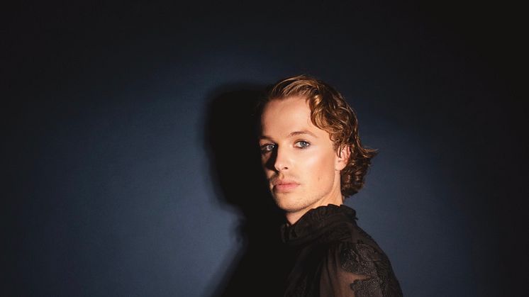 Isak Danielson. Omslag "Good Things Come To Those Who Wait" (Foto: Johanna Pettersson)
