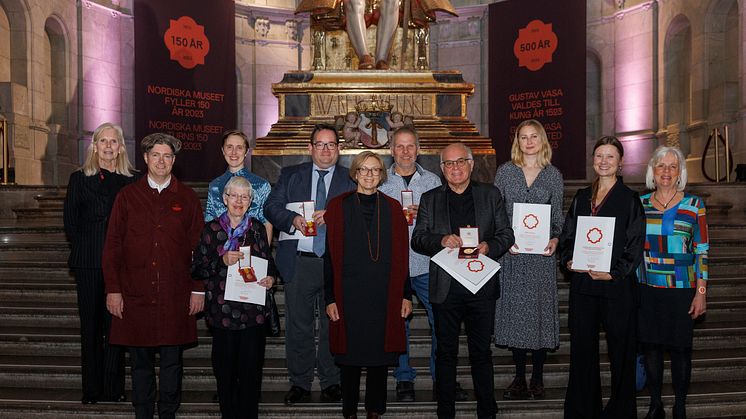 Från vänster Ulla-Karin Warberg, Fredrik Svanberg, Sofia Breimo, Carl Johan Ivarssons mor Margareta Ivarsson, Henrik Olsson, Sanne Houby-Nielsen, Stefan Östberg, Leif Magnusson, Ebba Vikdahl, Emma Reimfelt och Åsa Rehnberg. Foto: Jezzica Sunmo.