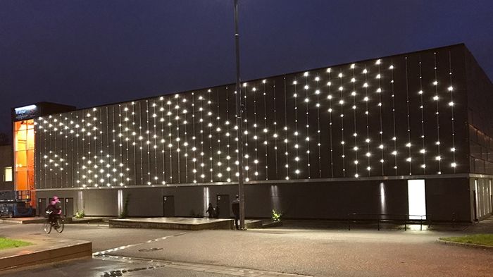 Invigning 25 oktober av konstverket "Huset Drömmer” – ljusanimation på Tegelbrukets fasad