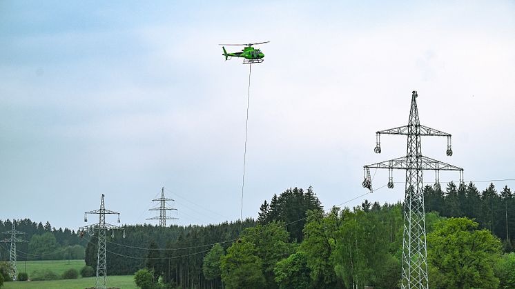 20230519_Helikoptereinsatz Leitungserneuerung_quer