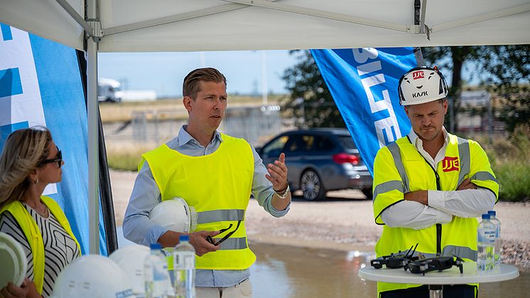 Biltema spadtag Sara Vestering M kommunalråd och Martin Norrman Biltema och Eric Löf JJE Bygg och Konsult AB,.jpg